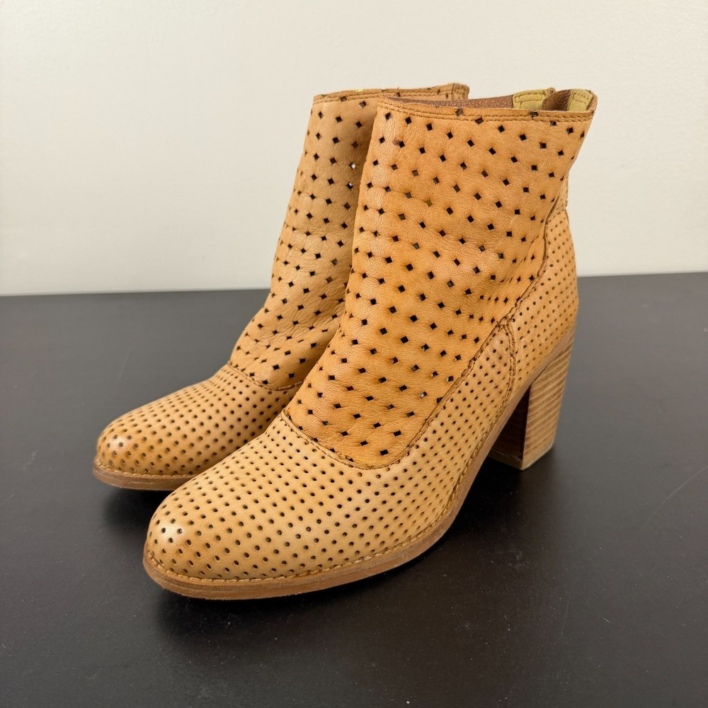 Diba True Lotus Flower Ankle booties Womens 7.5M Tan Perforated Block Heel 23518